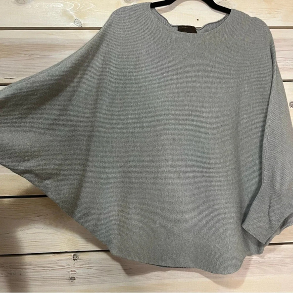 Kerisma Oversized Boat Neck 3/4 Sleeve Dolman Top - Picture 5 of 6